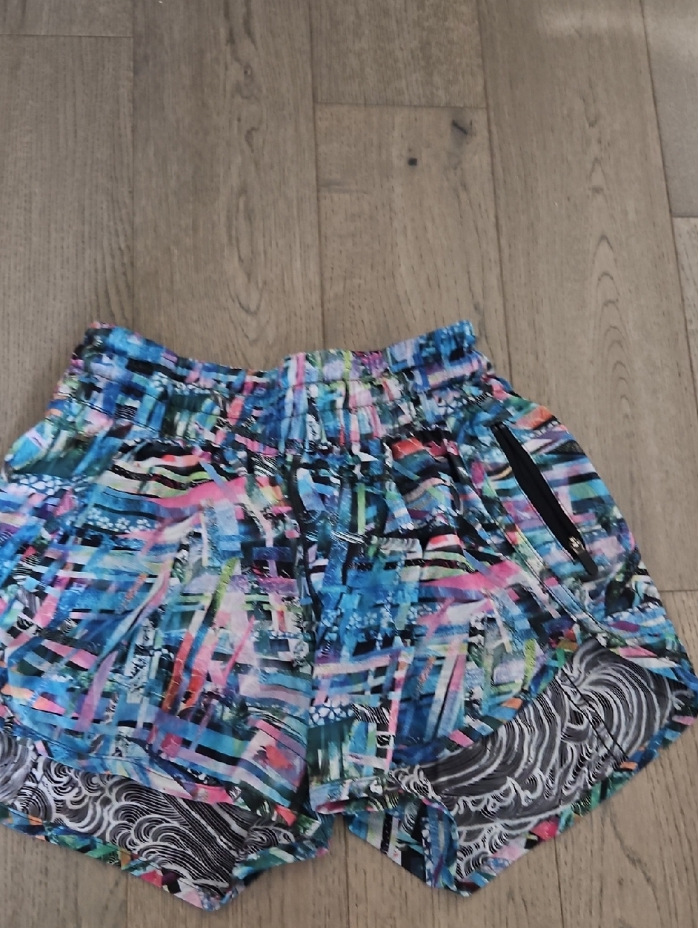Lululemon Seawheeze LIMITED EDITION Multicolor Abstract Print Tracker Shorts
